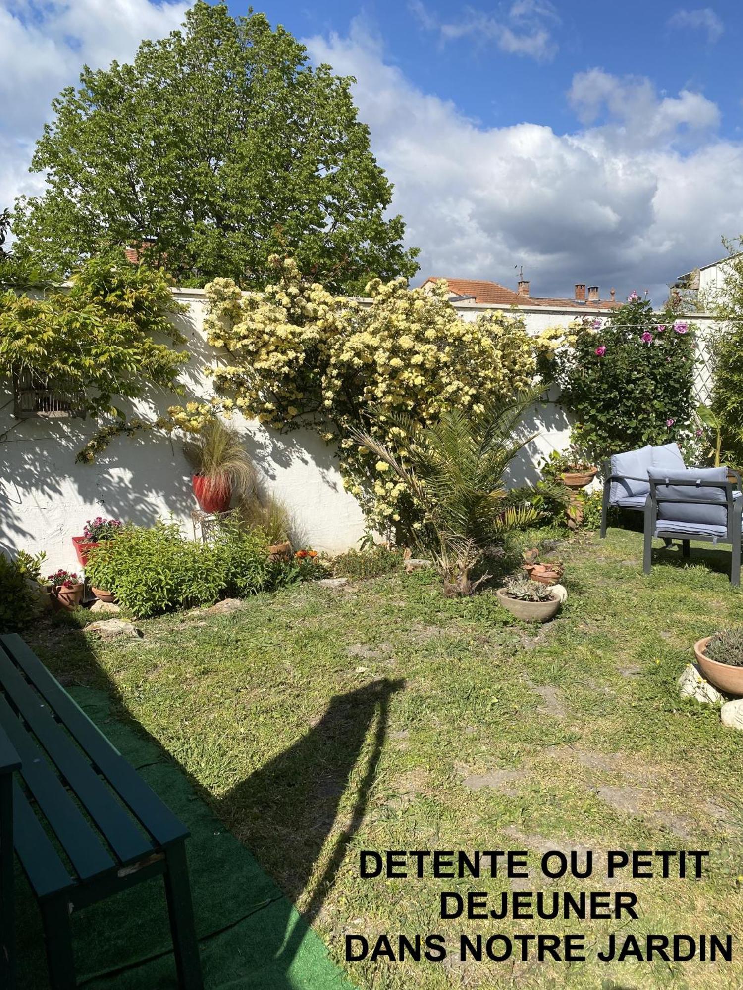 LʼIsle-sur-la-Sorgue Cote Court B&B 외부 사진